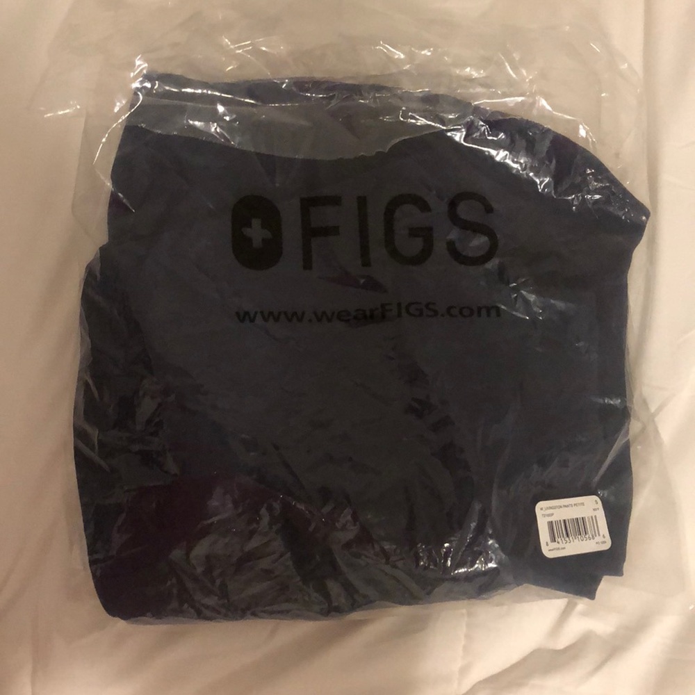 Wear figs petite scrub pants